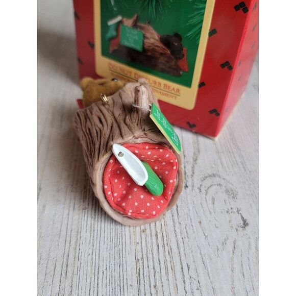 Vintage Hallmark 1985 do not disturb ornament Xmas - Picture 5 of 6